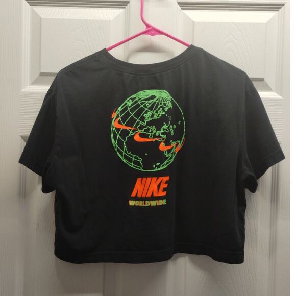 Nike Women's Size Medium Black Worldwide Globe Graphic Swoosh Tee T-Shirt - Picture 4 of 8